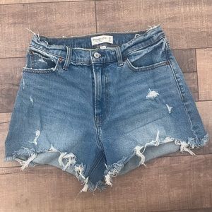Abercrombie & Fitch Curve Love High Rise 4” Mom Short